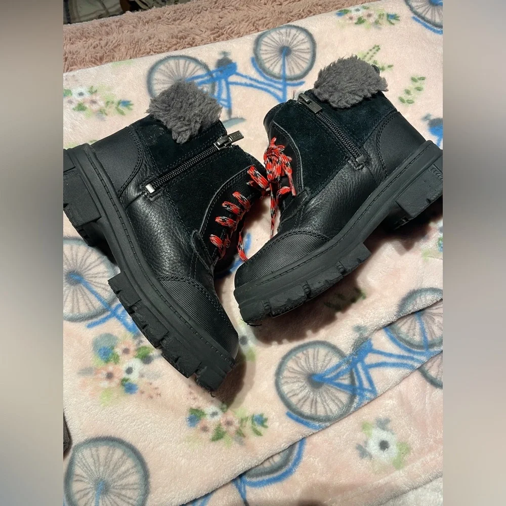 UGG Unisex Kid’s Leather Lace Up Winter Boots